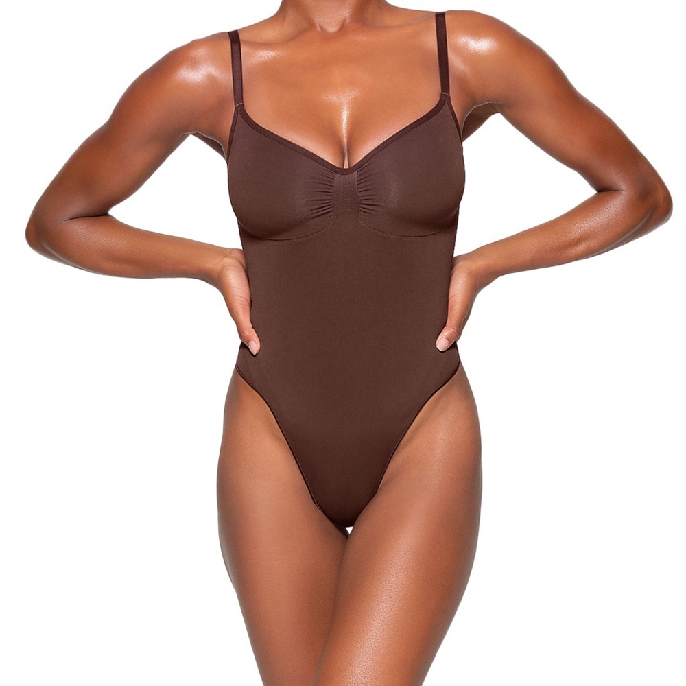 SKIMS Seamless Sculpt Thong Bodysuit in Cocoa (brand New, size M)